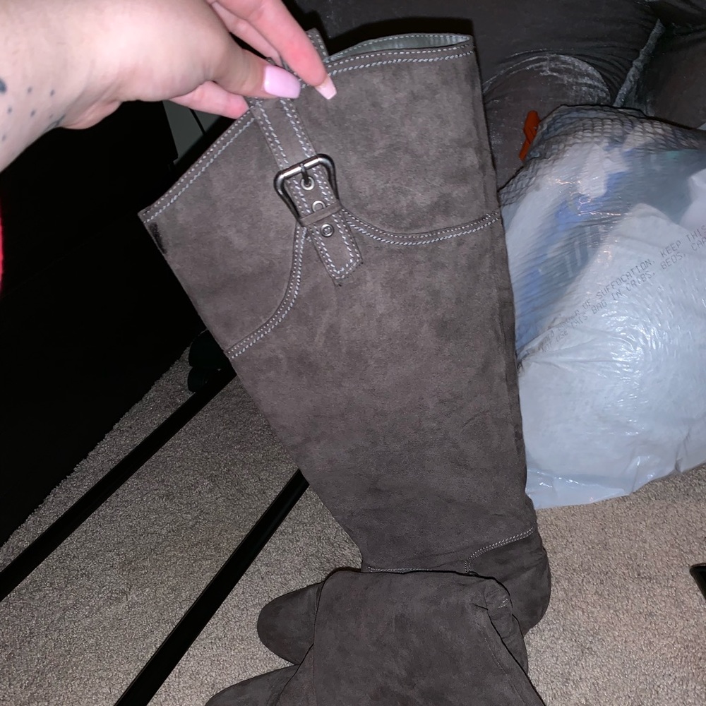 Shoes - Picture 3 of 4